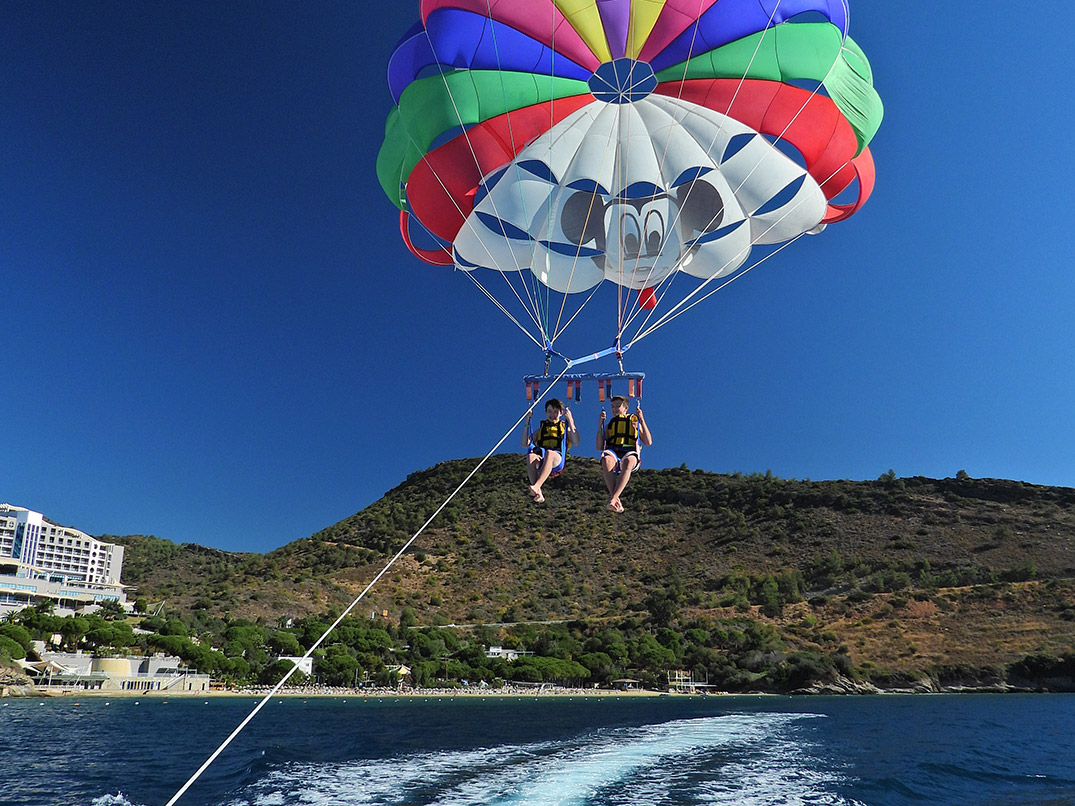 Parasailing 3